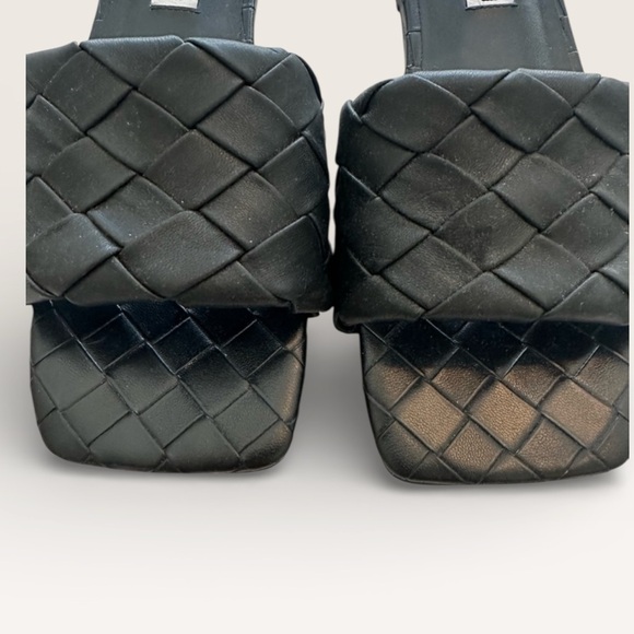 Steve Madden Women’s Black 6 Quilted flat Slide Sandals - Picture 4 of 5